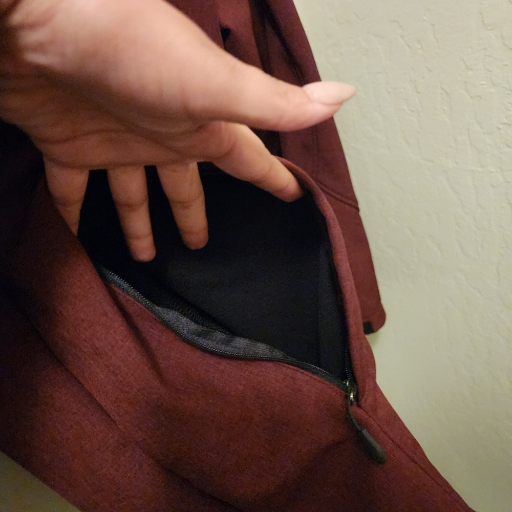 Kirkland Mens burgundy XXL soft shell jacket. Used good - Picture 4 of 7